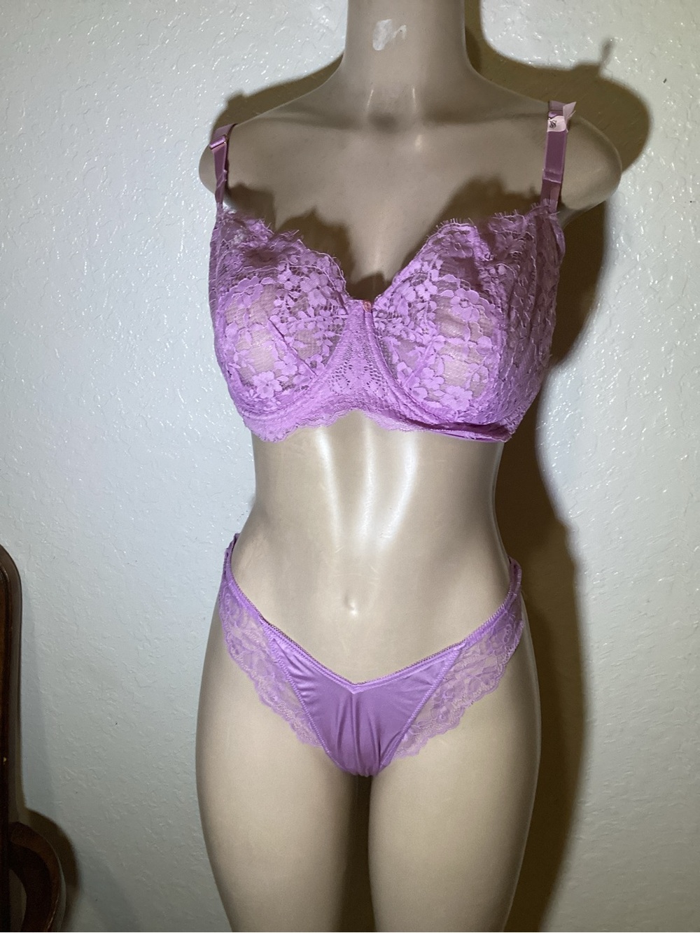 Victoria's Secret Lilac Lace Underwire Bra & Bikini Set panty size XL